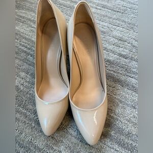M. Gemi - Elegant Beige Patent Leather Heels (3.5”) - size US 8.5 (39)